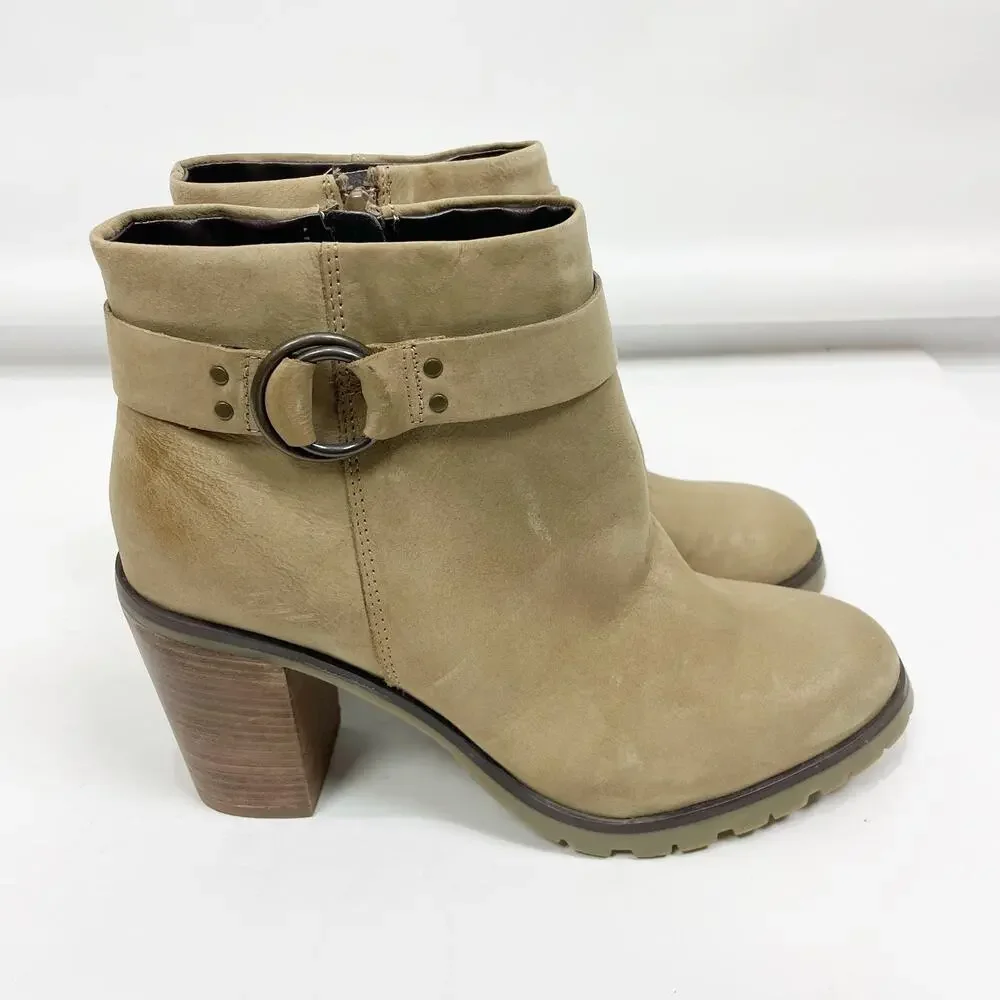 Crevo Womens Kathyrn Boots Size 10 M Cream Beige Leather Block Heel Ankle NWOB